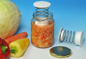 Stlačovací pružina do sklenic při nakládání zeleniny Pickles Reproplast